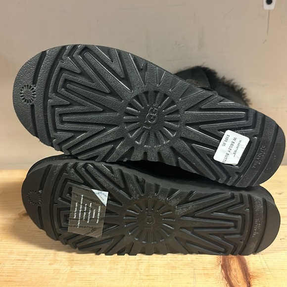 UGG Black Bailey Button Shearling Boots - Picture 8 of 9